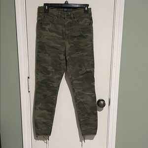 GAP Women's Green Camouflage Skinny Jeans